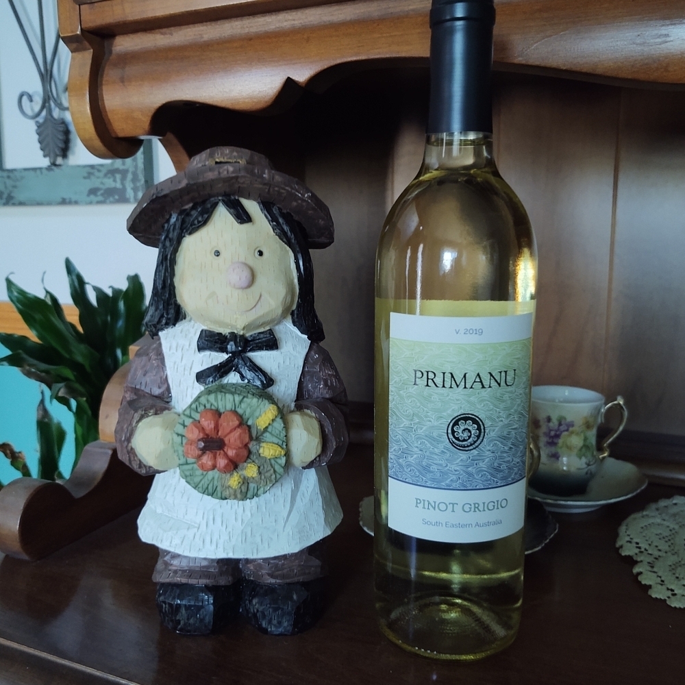 Thanksgiving Girl Wood Statue Decor! - Picture 6 of 9
